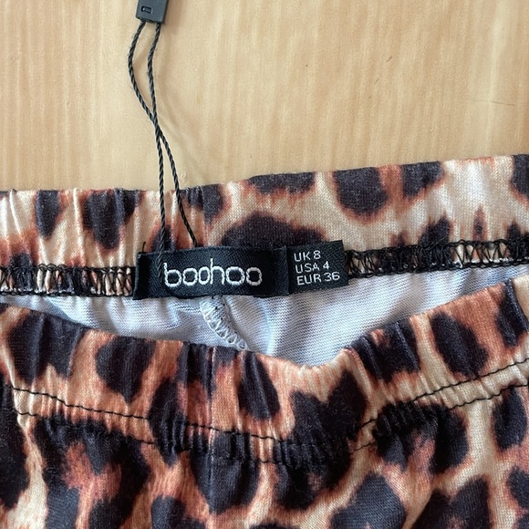 Boohoo Leopard bell bottom pants - Picture 3 of 3